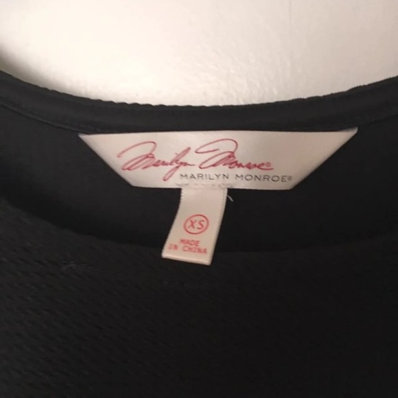 Rolled Sleeve Crop Top - Picture 2 of 3